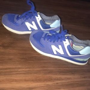 Blue New Balance woman’s sneakers